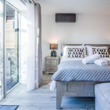 Suite 10 - Sleeping Giant Hotel - Pen Y Cae Inn Брекън Екстериор снимка
