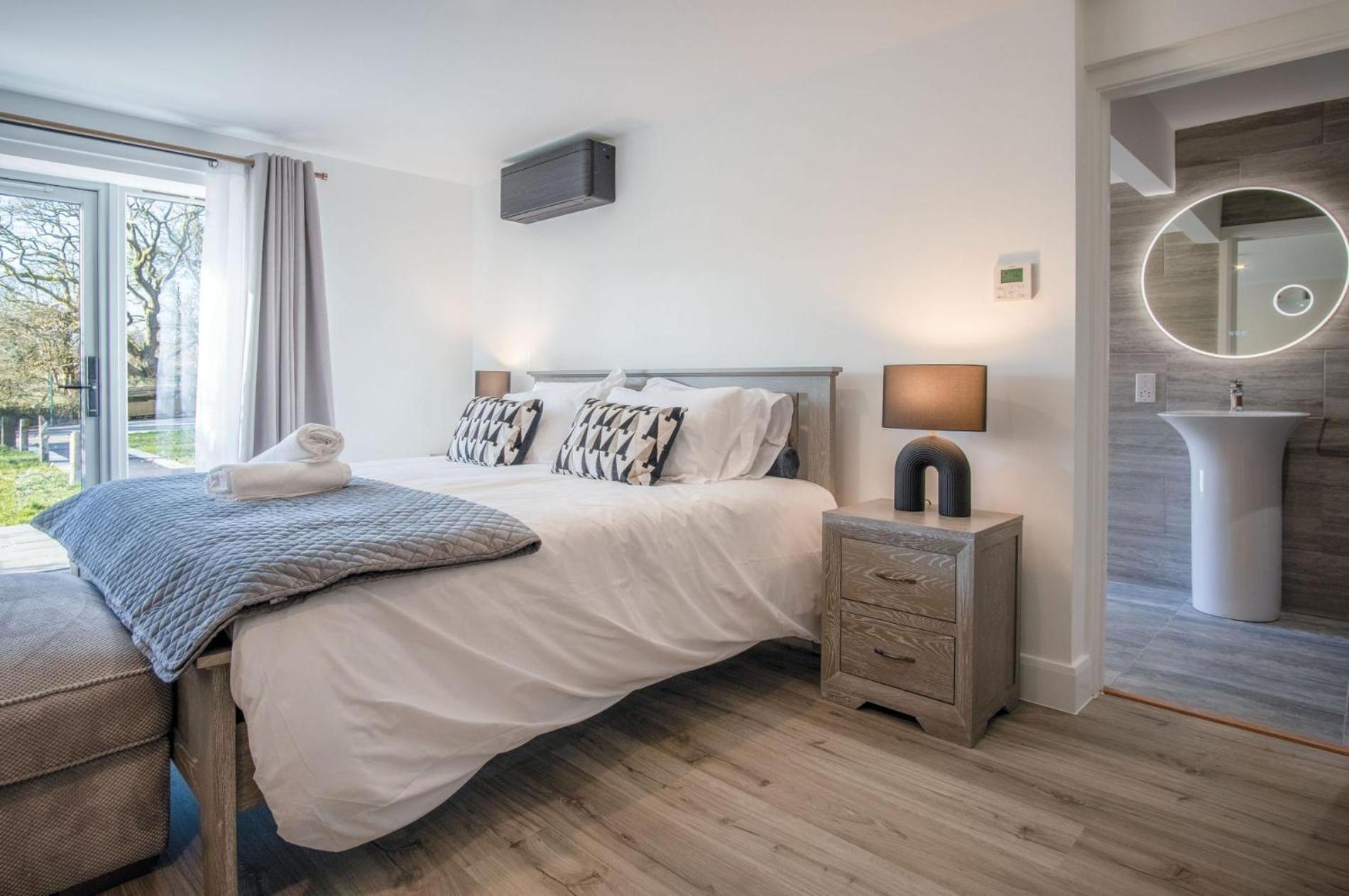 Suite 10 - Sleeping Giant Hotel - Pen Y Cae Inn Брекън Екстериор снимка