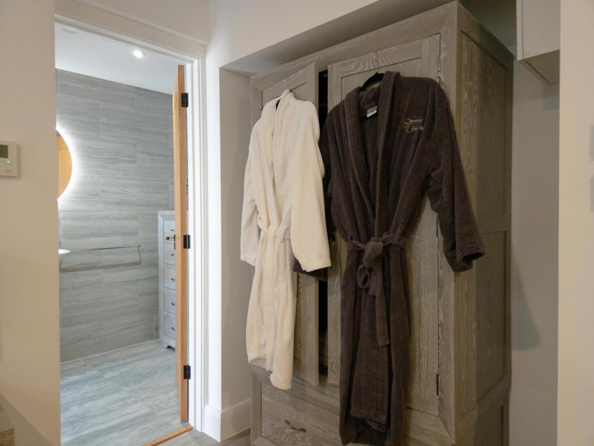 Suite 10 - Sleeping Giant Hotel - Pen Y Cae Inn Брекън Екстериор снимка